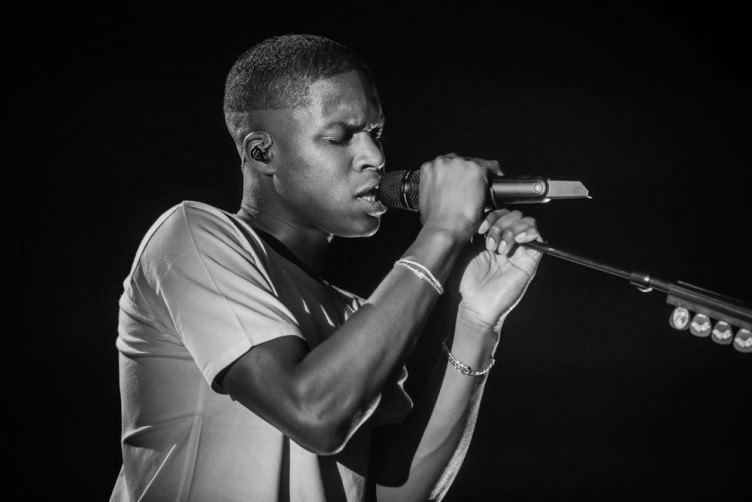 Портрет Daniel Caesar